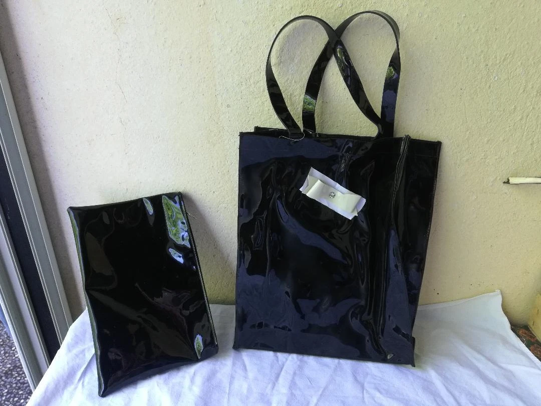 Lote rígido de Bolso tipo tote (o bolsa de playa...) abierta + su Neceser en PVC – photo 20